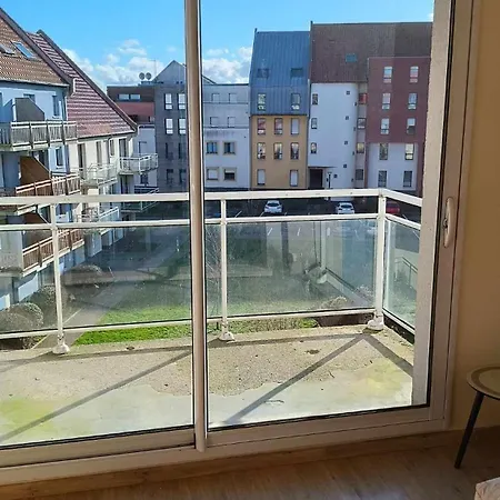 Appartement Avec Balcon Et Ascenseur Sur Calais Exterior photo