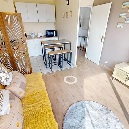 Appartement Avec Balcon Et Ascenseur Sur Calais Exterior photo