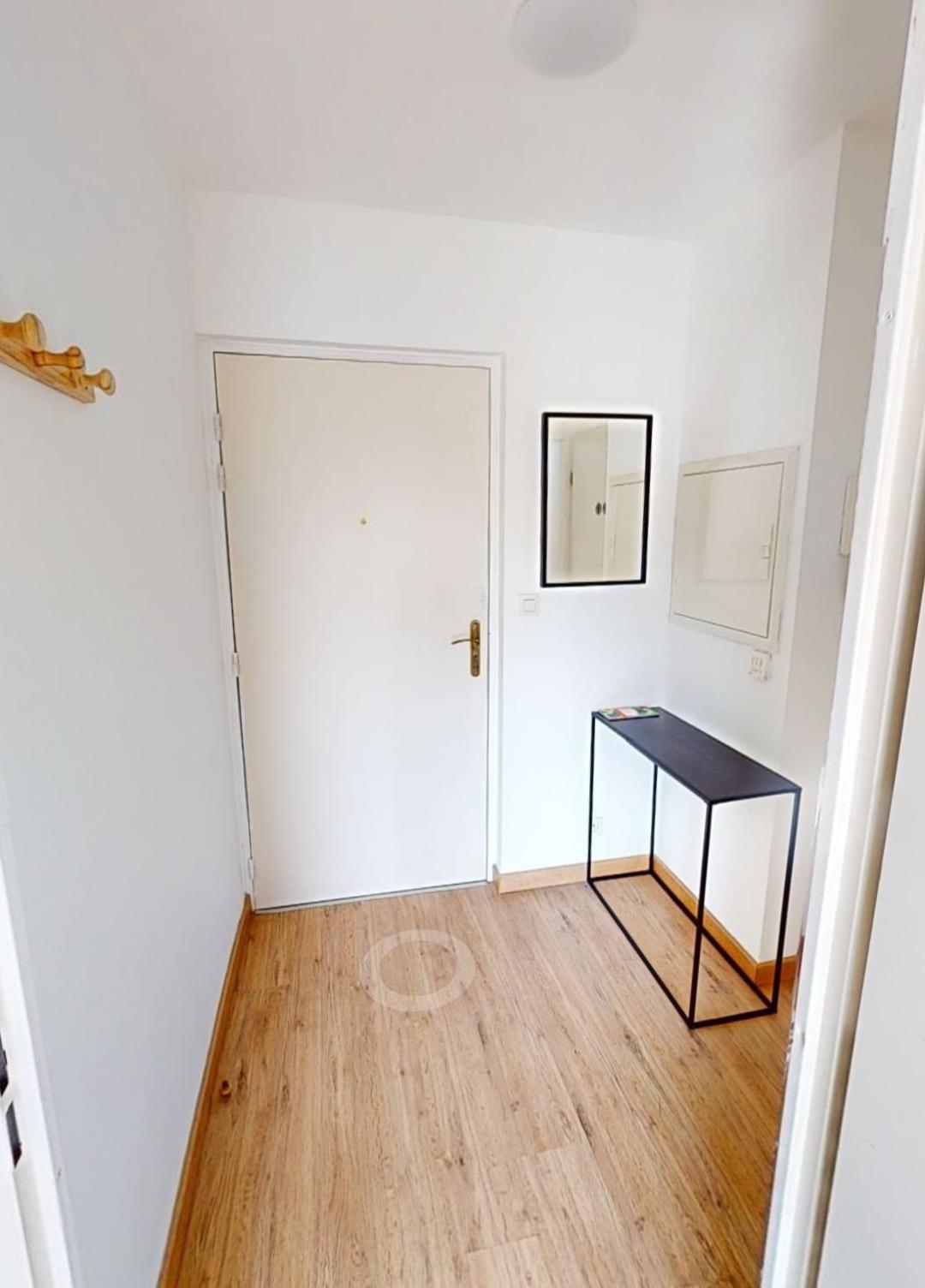 Avec Balcon Et Ascenseur Sur Apartment *